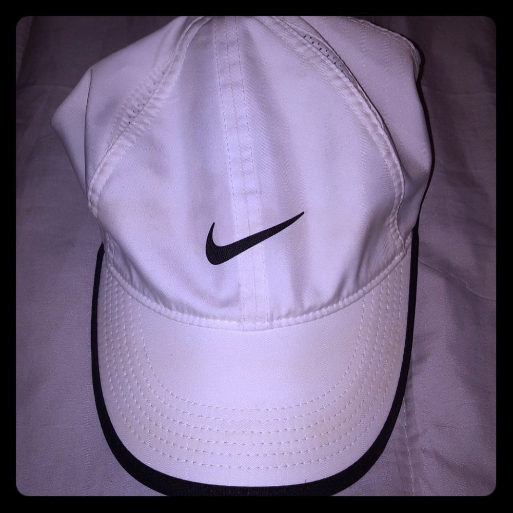 White Nike Featherlight dry fit hat